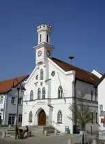 Nandlstadt, neugotisches Rathaus, Rathausplatz 1, zweigeschossiger Giebelbau mit
reichem Fassadenschmuck und vorgelagertem Zinnenturm, erbaut 1884 (14.03.2014)