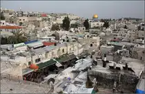 . Altstadt-Dachlandschaft

Blick vom Damaskustor zum Felsendom. Links neben dem Felsendom ist der �lberg zu erkennen. Unten links die Beit HaBad Street, eine der zahlreichen Marktgassen in Jerusalem.

18.03.2014 (Matthias)