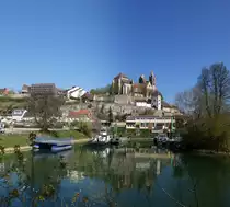 Breisach, Blick �ber den kleinen Rheinhafen zum Burgberg mit dem M�nster, M�rz 2014