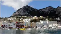 Capri. In Marina Grande legen die F�hren vom Festland an. Von hier kann man auch Inselrundfahrten mit dem Boot unternehmen. 26.03.2014