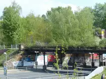 Eisenbahnbr�cken �ber der Yorckstra�e, seit Jahrzehnten dem Verfall preisgegeben und teilweise bereits von der Natur erobert. 21.4.2014