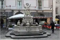 Amalfi. Der Brunnen auf der Piazza Duomo. 28.03.2014