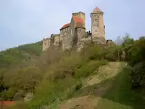 Burg Hardegg, erbaut ab 1140, 1425 von den Hussiten erobert, Wiederaufbau im 19. Jahrhundert durch F�rst Hevenh�ller-Metsch, Bezirk Hollabrunn (19.04.2014)