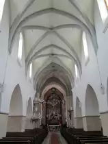 Laa an der Thaya, Mittelschiff der St. Veitkirche mit Hochaltar von Ignaz Lengelacher (19.04.2014)