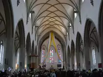 Kath. Pfarrkirche Hl. Familie in Unter�geri / ZG. Mittelschiff nach Norden. Erbaut 1857-60 von Ferdinand Stadler. Neugotische 3-schiffige Basilika, mit 1200 Sitzpl�tzen urspr�nglich gr�sste Kirche des Kantons Zug. Aufnahme am Weissen Sonntag, 27. April 2014, ca. 10:05, kurz vor dem Einzug der Erstkommunikanten (EXIF-Daten nicht korrekt)