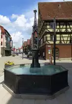 Mengen, historischer Brunnen an der Hauptstra�e, April 2014
