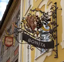 F�ssen,  Haus H�llg�tt  beherbergt ein Textilgesch�ft, April 2014