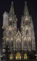 K�lner Dom - Westfassade bei Nacht. Berarbeitung durch Heinz Stoll, Herzlichen Dank. M�rz 2014.

Zum Vergleich: http://www.staedte-fotos.de/bild/Deutschland~Nordrhein-Westfalen~Koln/47278/morgenstund-hat-gold-im-mund-k246lner.html