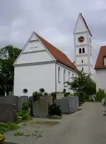 Stadtbergen, Alte Kath. Pfarrkirche St. Nikolaus, erbaut ab 1730 durch Matthias Kraus, Langhauserweiterung 1906, Turmerh�hung 1940 durch Thomas Wechs (16.05.2014)