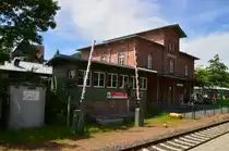 Ehemaliges Empfangsgeb�ude des Bahnhofs Amorbach, das heute als Restaurant und als Museum f�r Eisenbahngeschichte genutzt wird. 25.5.2014
