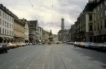 Augsburg am 25. Juni 1980: Maximilianstrasse mit dem Herculesbrunnen, der 1597 bis 1600 von Adrian de Vries modelliert wurde. Dieser Brunnen repr�sentiert den Handwerkerstand der Freien Stadt Augsburg.