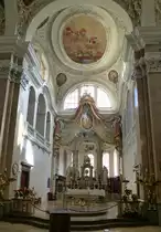 F�ssen, Blick in den Chor und zum Hochaltar in der Basilika St.Mang, April 2014