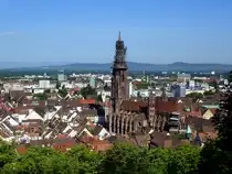Freiburg, Blick vom Kanonenplatz auf dem Schlo�berg auf Stadt und M�nster, Juni 2014