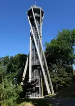 Freiburg, der 33m hohe Schlo�bergturm wurde 2002 eingeweiht, gebaut aus 100j�hrigen Douglasiest�mmen aus dem Freiburger Stadtforst, steht auf 430m �ber NN, Juni 2014