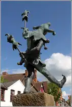 Stratford-upon-Avon. Der Jester (Hofnarr) �berblickt das Treiben in der Henley Street. 05.06.2014