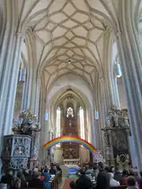 Eggenburg, Innenraum der Pfarrkirche St. Stephanus mit Netzrippengew�lben (20.04.2014)