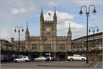 Bristol. Der Bahnhof Temple Meads ist der gr��te und wichtigste Bahnhof der Stadt. Dies ist das Geb�ude f�r den 1871 bis 1878 entstandenen Durchgangsbahnhof und ein sehenswertes Beispiel victorianischer Bahnhofsarchitektur. 03.06.2014