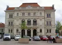 Tulln, Amtsgeb�ude der Bezirkshauptmannschaft am Hauptplatz, erbaut von 1891 bis 1892 durch Ferdinand Nebesky (20.04.2014)