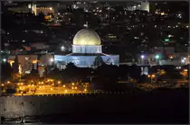 . N�chtlicher Blick auf den Felsendom -

Blick vom �lberg auf die Jerusalemer Altstadt mit dem Felsendom.

21.03.14 (Jonas)