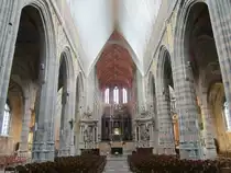 Saint-Hubert, Mittelschiff und Chor der St. Hubert Kirche (28.06.2014)