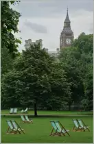 Im St. James Park l�sst es sich ,gegen etwas Kleingeld,gem�tlich ausruhen. Big Ben sorgt daf�r das der Besucher die Zeit nicht vergisst.
(22.05.2014)