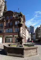 M�lhausen (Mulhouse), historischer Brunnen am Rathausplatz, Mai 2014