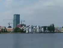 Rummelsburger Ufer in Berlin. Hier entsteht weiterhin hochwertiger Wohnraum, eine Brache wird transformiert, die Gegend �ndert sich Jahr f�r Jahr. 8.7.2014
