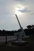 Flakkanone im Gegenlicht. Aufnahme vom 17.04.2014 am Museumscenter Hanstholm.