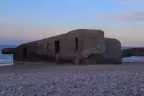 Atlantikwallbunker des II.Weltkrieges am Strand von Vigs�, aufgenommen am Abend des 16.04.2014.