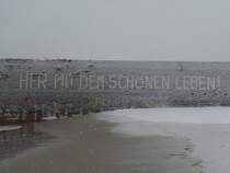  HER MIT DEM SCH�NEN LEBEN!  - gesehen auf einer Plattform der KdF (Kraft duch Freude)-Anlage in Prora. 12/05