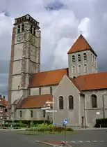 Tournai, St. Brice Kirche, erbaut im 12. Jahrhundert, Turm aus dem 15. Jahrhundert, 
Wiederaufbau bis 1954 (30.06.2014)