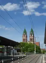 Freiburg, Blick von der Stadtbahnbr�cke zu den Doppelt�rmen der St�hlinger Herz-Jesu-Kirche, Mai 2014