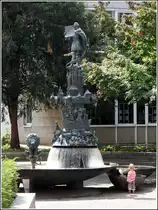 Osnabr�ck. Der B�rgerbrunnen des Bildhauers Hans Gerd Ruwe auf dem Platz des Westf�lischen Friedens. 
06.07.2014
