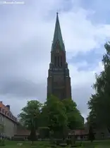 Die Westseite von St. Petri mit seinem markanten Turm (Schleswig, Mai 2010)