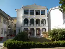 Wer Abseits der Hauptstra�e durch Binz spazieren geht,findet in der N�he vom Ortszentrum auch Diese Villa.Aufgenommen am 20.Juli 2014