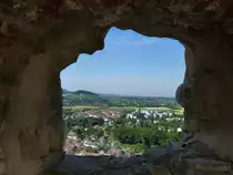 Staufen, Blick aus dem  Fenster  auf die Neubaugebiete der Stadt und das Markgr�flerland, Juni 2014