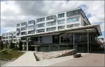 . Landratsamt Ulm - 

1987 wurde das Landratsamt des Alb-Donau-Kreises in Ulm fertiggestellt. Es entstand nach Pl�nen der Architekten Auer und Weber. Auer und Weber waren bis 1979 Partner von G�nther Behnisch, bei diesem Geb�ude ist dieser Einfluss deutlich erkennbar. Obwohl jetzt immerhin �ber 25 Jahre alt, ist das Geb�ude immer noch recht ansehbar. 

Zahlreiche weiter Fotos:
http://architektur.startbilder.de/name/galerie/kategorie/architekten~auer-weber-architekten-stuttgart-muenchen~1987-2003-landratsamt-ulm.html

24.05.2014 (Matthias)