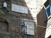 Stra�enschilder und Elektroinstallation in Florenz, Foto am 18.5.2014
