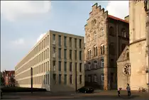 . Rasterfassade -

Die Di�zesanbibilothek in M�nster wurde von Max Dudler geplant und 2005 er�ffnet. Durch den Naturstein f�gt sich das Geb�ude gut in die vorhandene Bebauung, w�hrend die Form eindeutig auf die Entstehungszeit hinweist. 

http://architektur.startbilder.de/name/galerie/kategorie/architekten~max-dudler-zuerich-berlin-franfurt-main~2005-dioezesanbibilothek-muenster.html

22.04.2014 (Matthias)