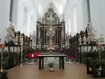 Ninove, Alt�re und Chorgest�hl der Maria Himmelfahrt Kirche (04.07.2014)