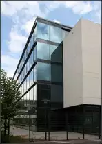 . Glasfassade -

Die Nordseite der Kreissparkasse von Memmingen ist v�llig verglast.

24.05.2014 (Matthias)