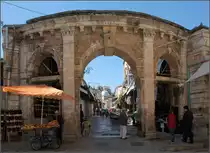 . Tor zum Muristan -

Der Muristan ist ein Areal in der Altstadt von Jerusalem s�dlich der Grabeskirche zu dem die evangelisch-lutherischen Erl�serkirche Erl�serkirche, das Grundst�ck der Martin-Luther-Schule, das Lutherische Hospiz und einige L�den geh�ren.

21.03.2014 (Matthias)