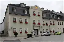 Schneeberg. Das Kulturzentrum  Goldne Sonne  wurde 1708 als Logierhaus er�ffnet. Heute beherbergt das Haus zahlreiche Schneeberger Vereine. 14.08.2014