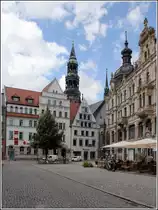 Zwickau. Diese Geb�ude am Hauptmarkt werden vom Turm des Doms �berragt.
12.08.2014