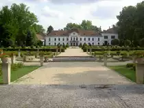 Schloss Szechenyi in Nagycenk, erbaut ab 1741, modernisiert von 1834 bis 1840 durch Baumeister Ferdinand Hild, heute Schlo�hotel (27.07.2014)