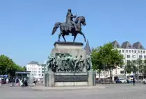 Denkmal am Heumarkt in K�ln mit der Inschrift:  Dem Koenige Friedrich Wilhelm III - Die dankbaren Rheinl�nder 1865  - 31.07.2014