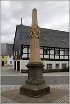Altenberg. Die Postmeilens�ule auf dem historischen Marktplatz im Stadtteil B�renstein.
13.08.2014