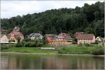 Von der rechtselbischen Stadt Wehlen geht der Blick �ber die Elbe zum Ortsteil P�tzscha.
13.08.2014