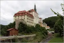 M�glitztal. Schloss Weesenstein aus nordwestlicher Richtung. Das Schloss wurde 1318 erstmals urkundlich erw�hnt.
13.08.2014
