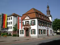 Lampertheim, Altes Rathaus in der R�merstra�e und Maria Verk�ndigung Kirche (09.06.2014)